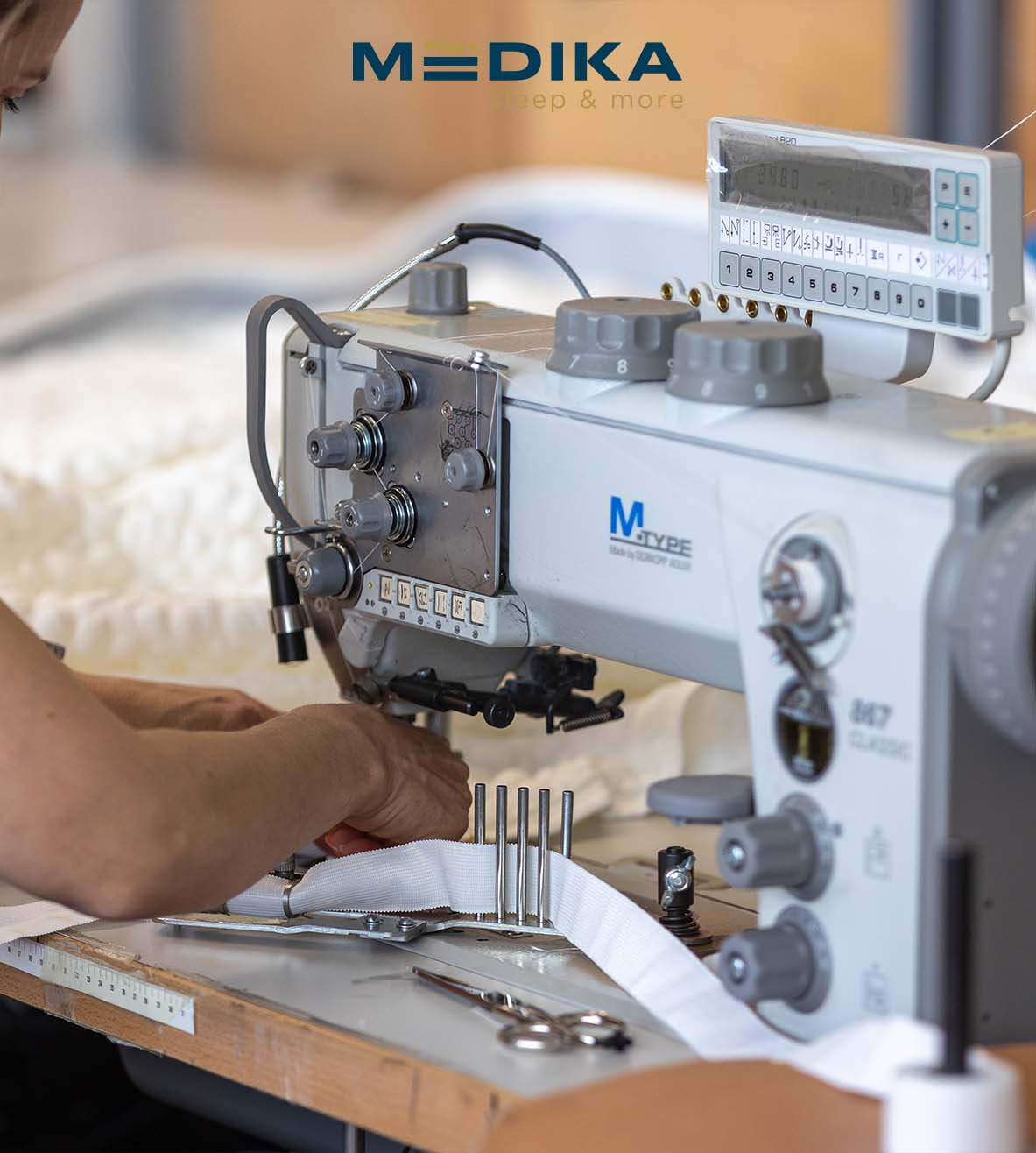 Foto con logo Medika00010